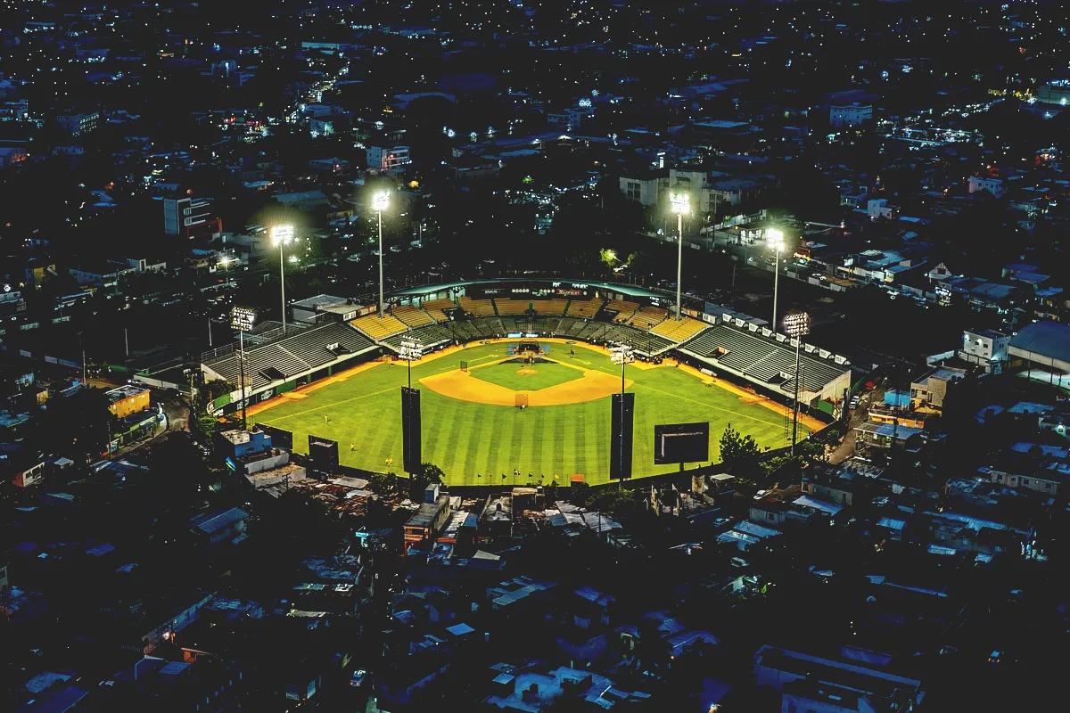Estadio Tetelo Vargas en San Pedro de Macorís, remodelación integral entregada en 2024